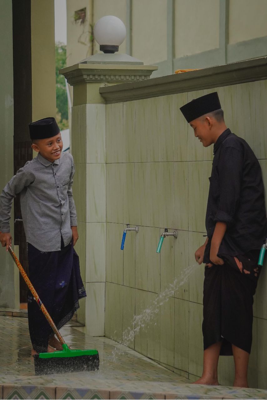 Implementasi Hadits Dalam Kehidupan Santri